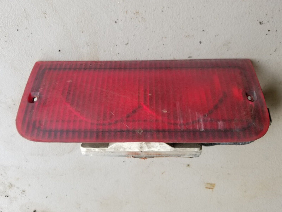 1992-2007 Ford E150 E250 E350 VAN REAR THIRD UPPER BRAKE LIGHT #907CN