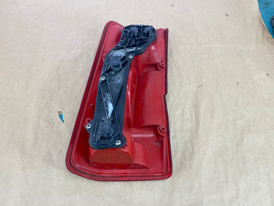 1999-2002 Land Rover Discovery II 2 Right Passenger Side Tail Light OEM #2492EJ