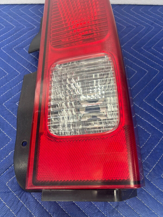 2006-2010 Hummer H3 RH Passenger Right Tail Light Assembly 16532642 OEM #1357EM