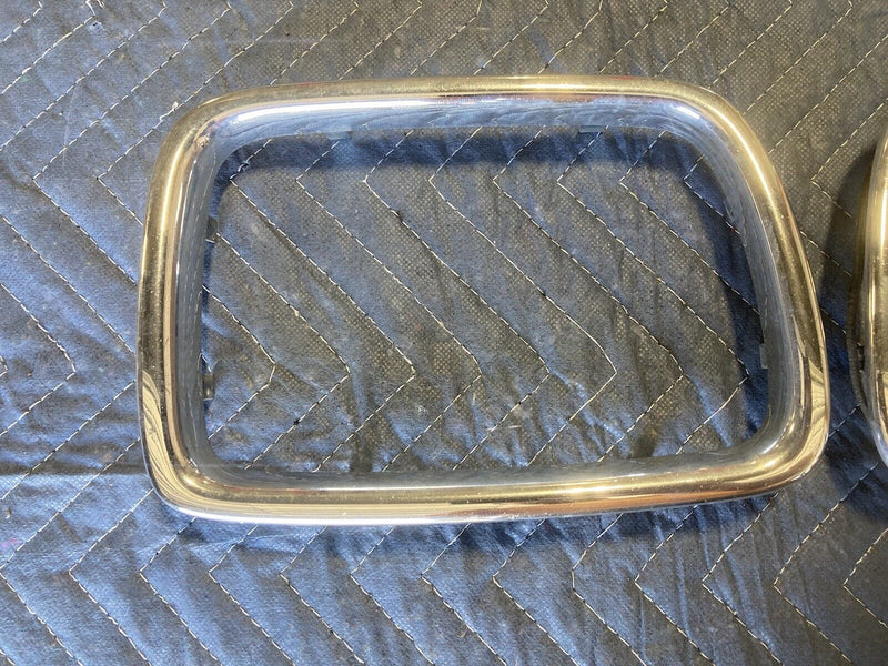 1988-1996 BMW E34 5 Series 525i 535i Grille Chrome Trim Pair 8148725 OEM #2011M
