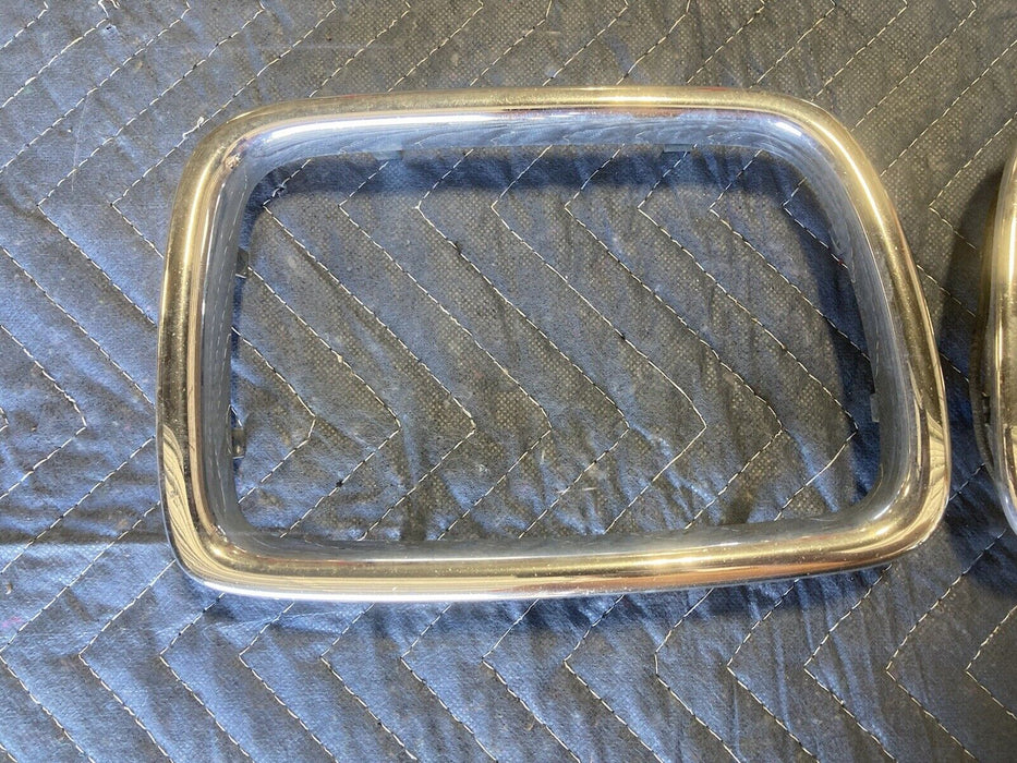 1988-1996 BMW E34 5 Series 525i 535i Grille Chrome Trim Pair 8148725 OEM #2011M