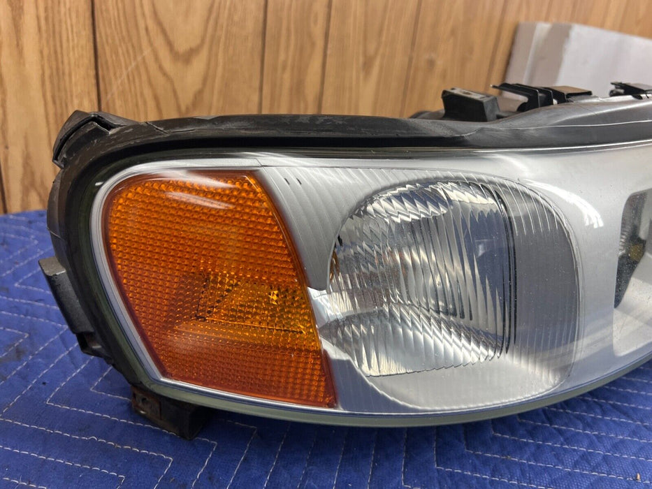 2005-2007 Volvo S60R V70R Passenger Right RH Headlight Lamp 30698824 OEM #1199EM