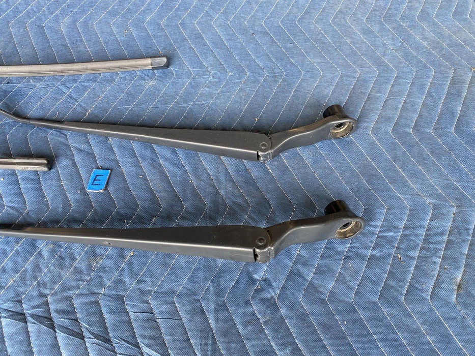 2001-2004 Chrysler 300M Pair LH & RH Windshield Wiper Arm Blades 5734 OEM #38MC