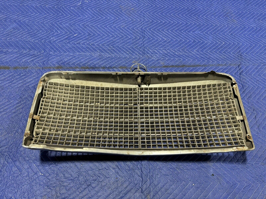 1974-1976 Mercedes Benz W114 W115 Chrome Grille Assembly Vintage w/Emblem #3168E