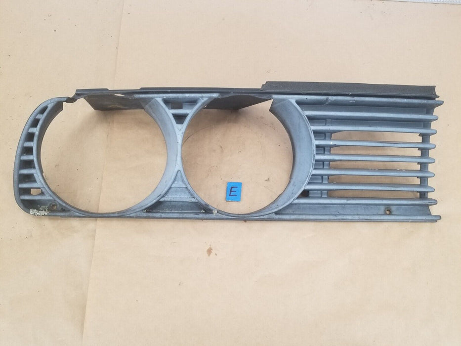 1984-93 BMW E30 318i 325i OEM 2x PAIR HEADLIGHT SHROUD SURROUND BEZEL #CN562