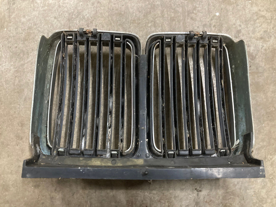 1982 - 1994 BMW 325ix Front Grille Surround Trim Oem #39M