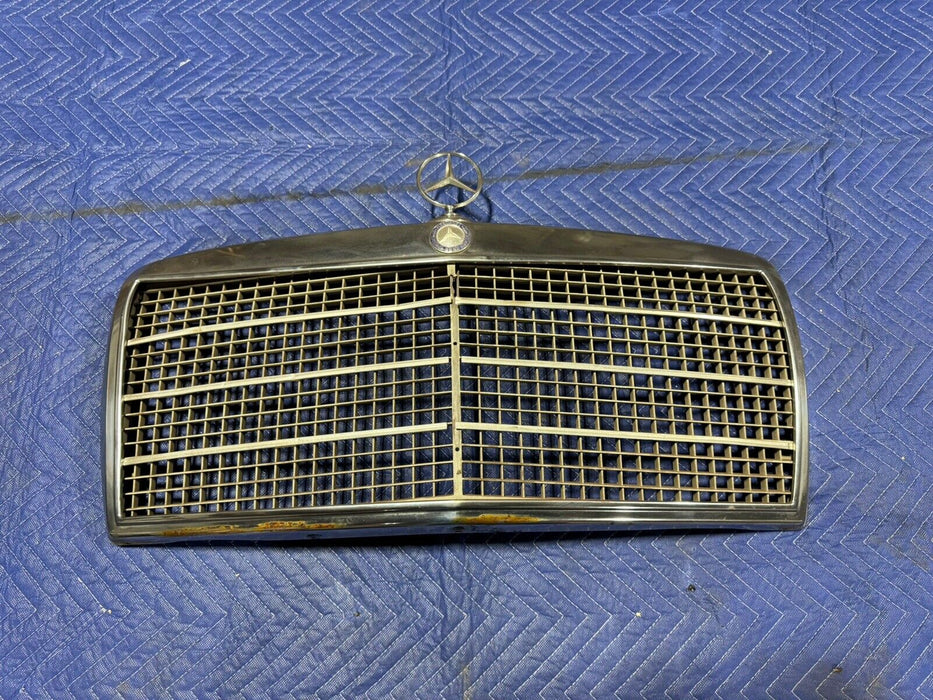 1974-1976 Mercedes Benz W114 W115 Chrome Grille Assembly Vintage w/Emblem #3168E