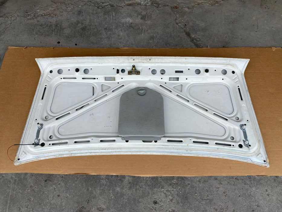 84-91 BMW Sedan 318i 325i 325ix E30 Rear Deck Lid Hatch Trunk Bonnet White #808E