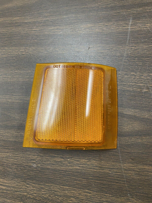 94-99 Chevrolet GM Chevy C/K RH Corner Reflector Parking Light 16519352 #1309E