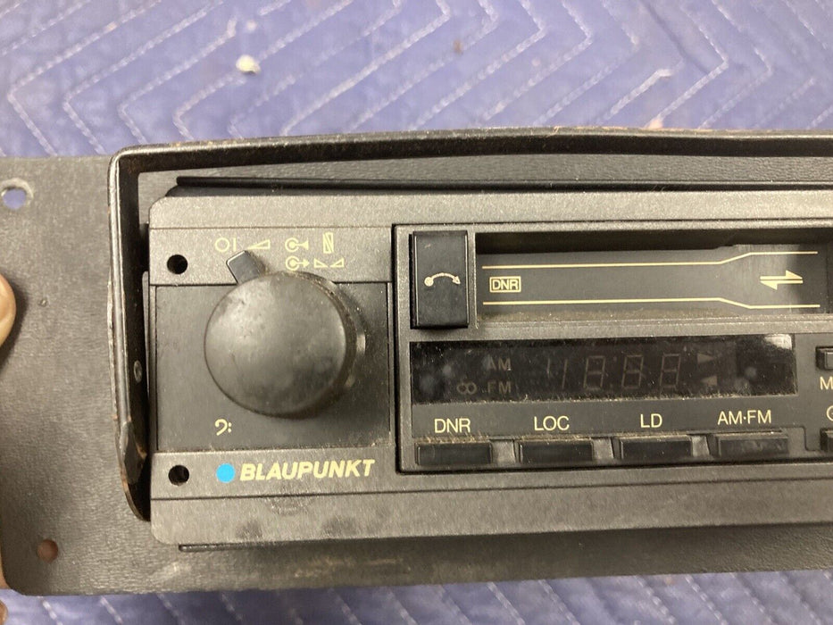 1975-1985 Volvo 242 240 244 245 Taxol AM FM Cassette Stereo #1637M