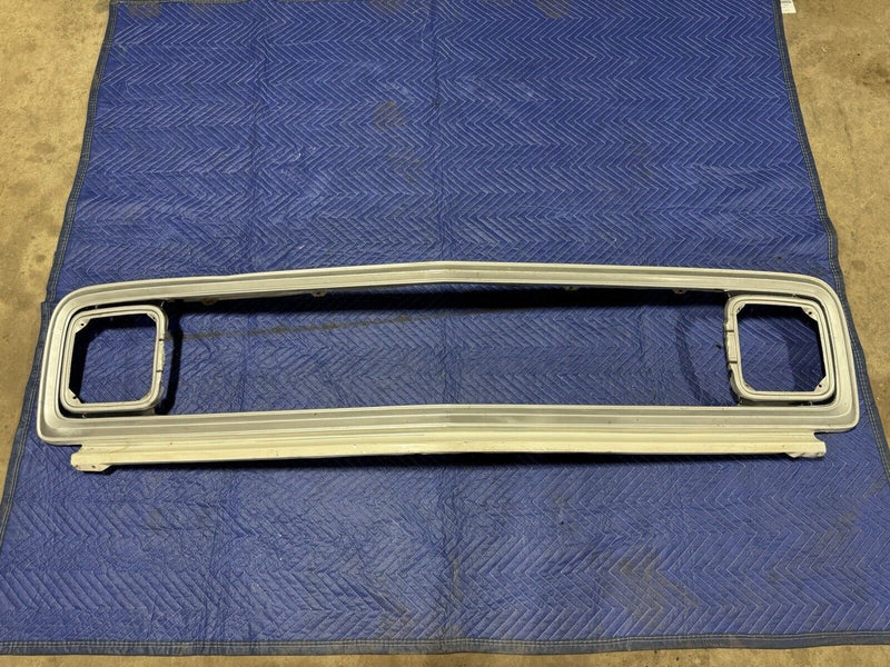 1971-1972 Chevrolet Pickup Truck C10 C20 Outer Grille Blazer OEM NICE #3172E
