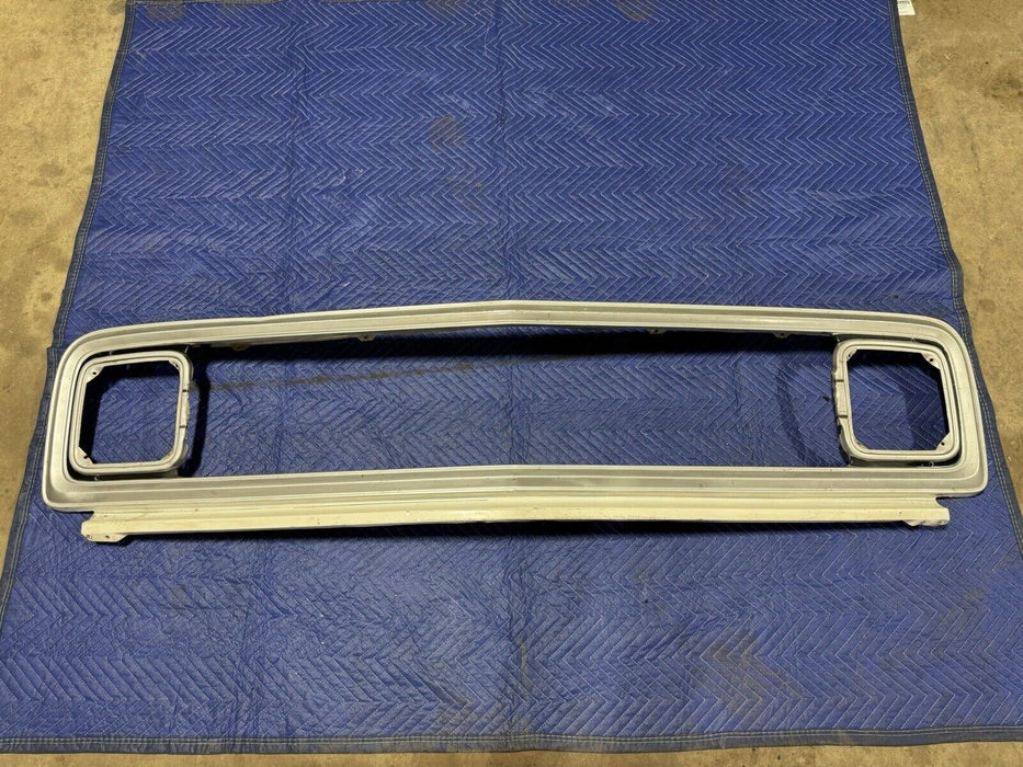 1971-1972 Chevrolet Pickup Truck C10 C20 Outer Grille Blazer OEM NICE #3172E