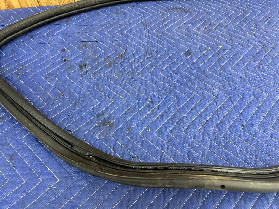 2005-2007 Volvo S60R Trunk Deck Lid Seal Gasket Weather Stripping OEM #1095EM