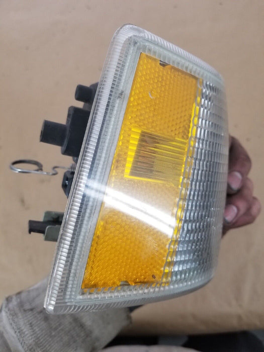 1992-1997 Volvo 850 850R Front Right Passenger Turn Signal 6817772 OEM #2925E