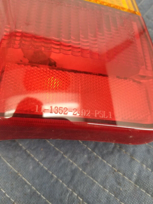 Volvo 240 245 Wagon Tail Light Pair 1372441 1372442 Left & Right #2606E