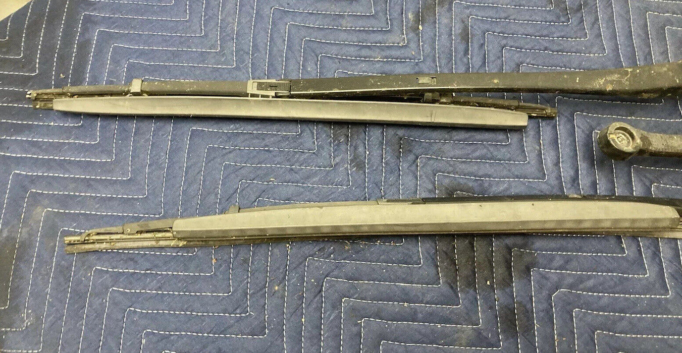 1997-03 BMW E39 525i 528i 530i 540i Pair OEM Windshield Wiper Arms 102089 #513M