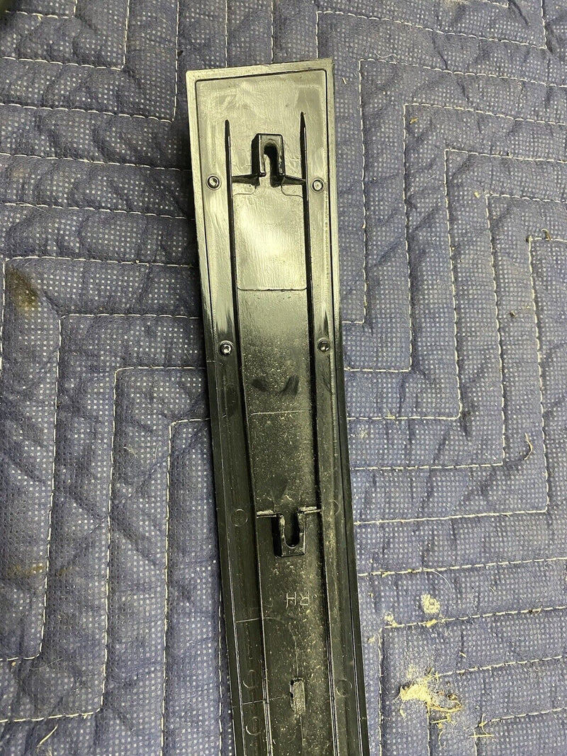 1997-2001 Lexus ES300 Passenger R Upper Door Seal Glass Weatherstripping #2296E