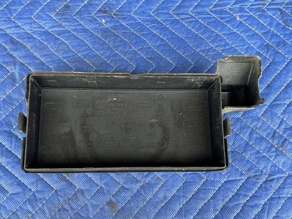 2002-2007 Saturn Vue Battery Compartment Cover Lid Piece Trim OEM #463EM