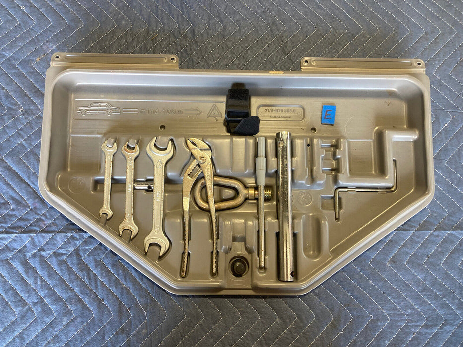 1988-1996 BMW E34 5 Series 525i 535i Tool Kit 11899885 Trunk Partial OEM #2025M