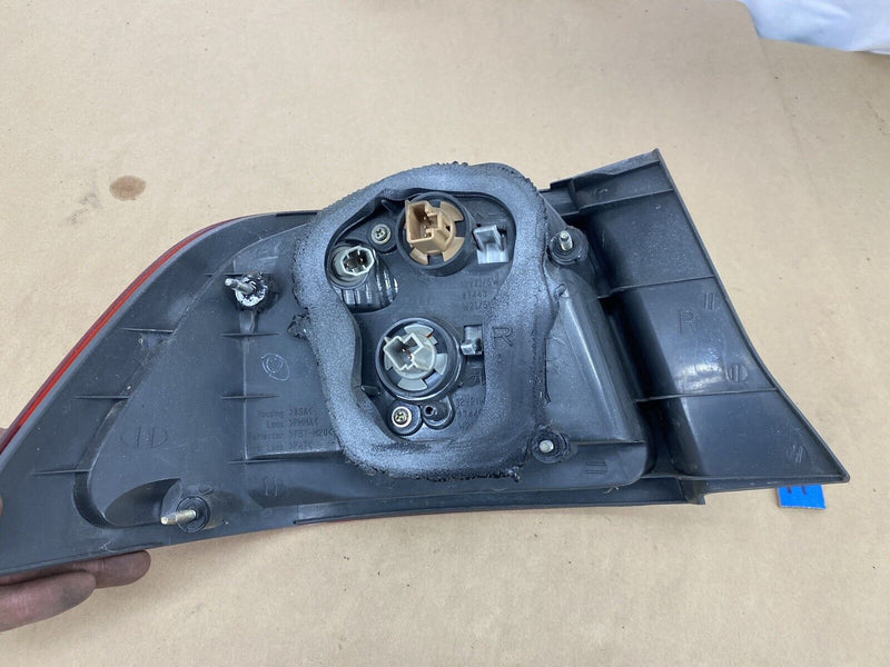 2000-2001 Lexus ES300 Passenger Right RH Rear Outer Side Tail Light OEM #2404E