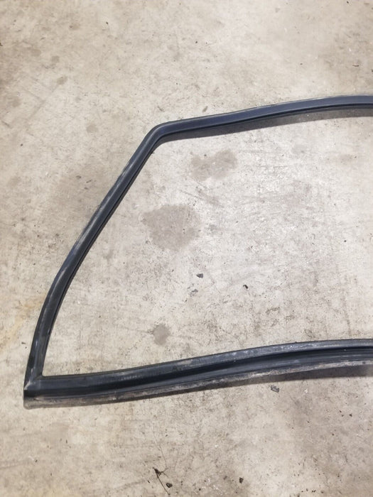 1984-93 BMW E30 318i 325i REAR WINDOW GASKET SEAL STRIP  OEM #CN589