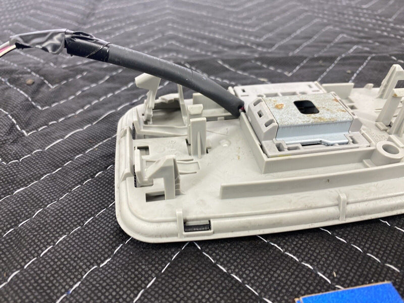 09-10 Pontiac Vibe 09-13 Toyota Matrix Center Dome Vanity Map Light OEM #3145E