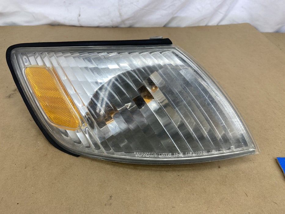 2000-2001 Lexus ES300 Passenger Right RH Front Turn Signal Light OEM #2405E