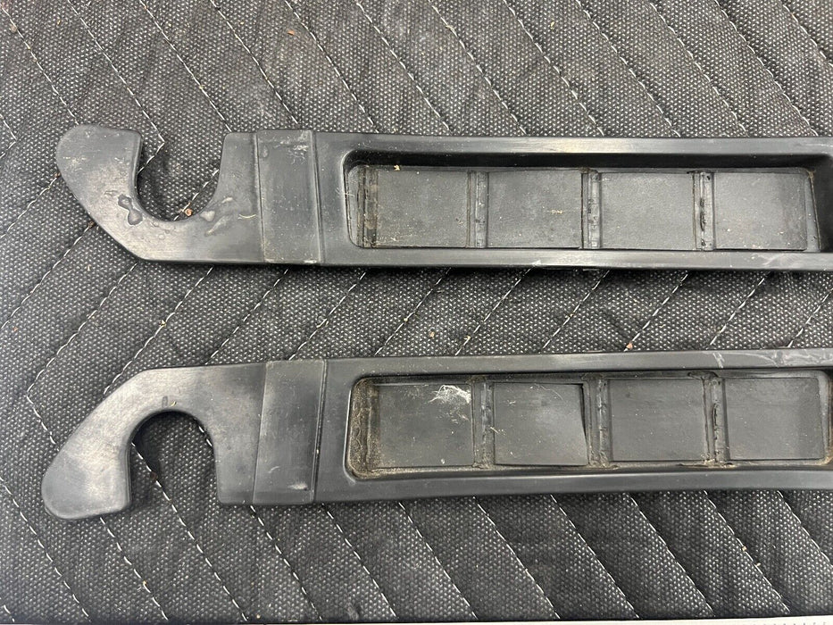 1998-2002 Isuzu Trooper Pair Left & Right Upper Dash Defrost Vents OEM #867EM