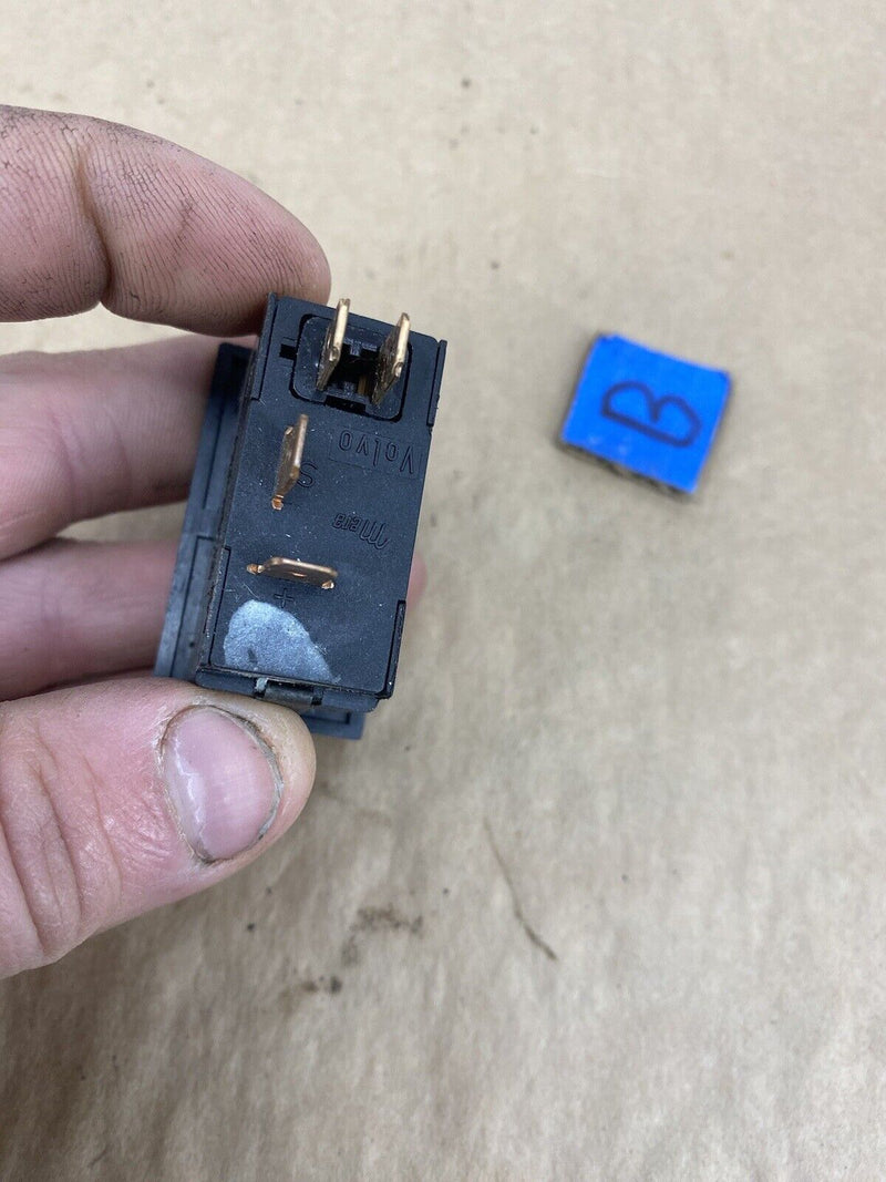 1986-1993 Volvo 240 244 245 Heated Window Defrost Switch 1324679 OEM #2727E