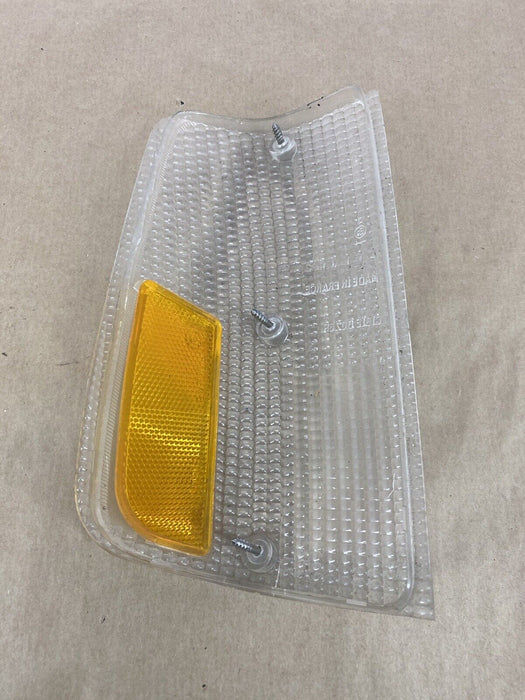 1975-1985 Volvo 240 245 Front Left Turn Signal Lens Clear CIBIE 8076R OEM #2511E