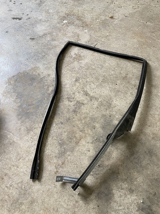 84-94 BMW 3 Series E30 Sedan Rear Left Window Guide Rail Track 318i 325ix #769E