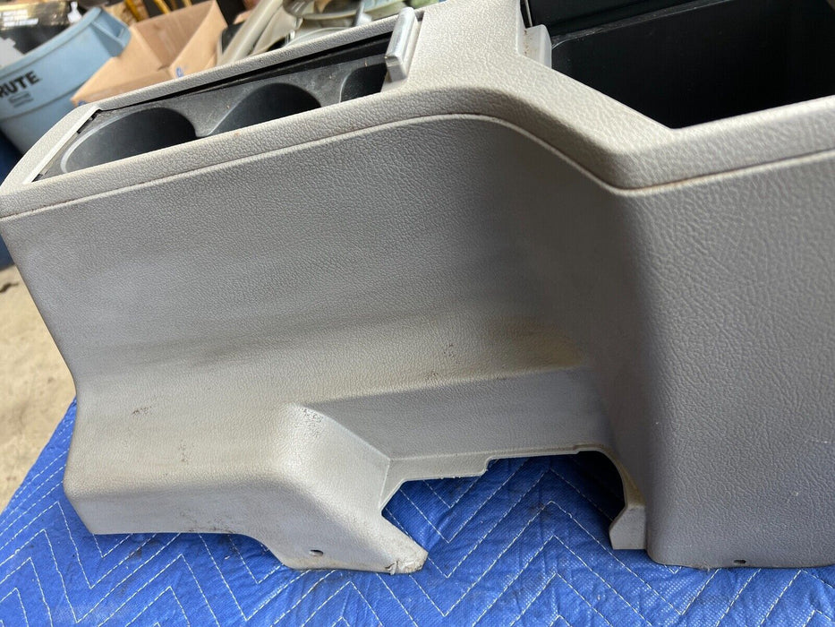 2002-2007 Saturn Vue Gray Center Console Armrest Trim Cup Holders OEM #619EM