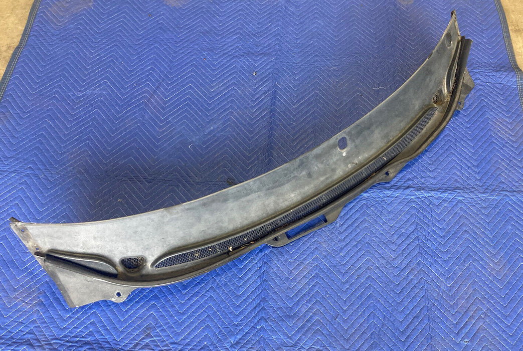 2004-2007 Volvo S60R S60 V70R Windshield Cowl Grille 9190000 OEM #2962M