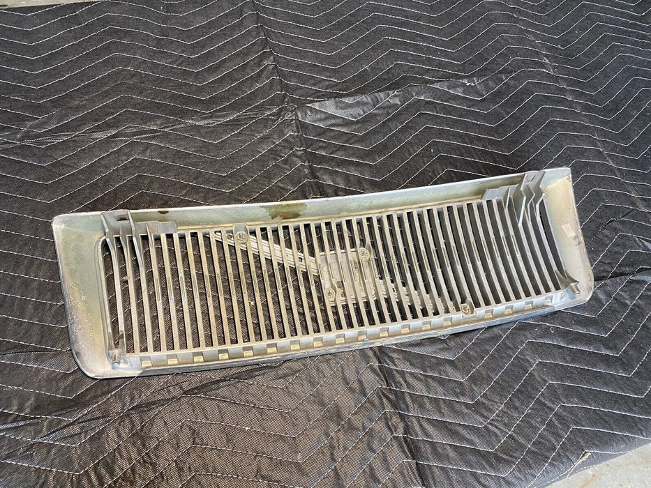 1995-1997 Volvo 960 S90 V90 Front Grill Emblem Grille 9126605 OEM #1783E