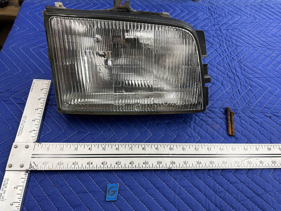 1998-2002 Isuzu Trooper RH Right Passenger Headlight Lamp Assembly OEM #937EM