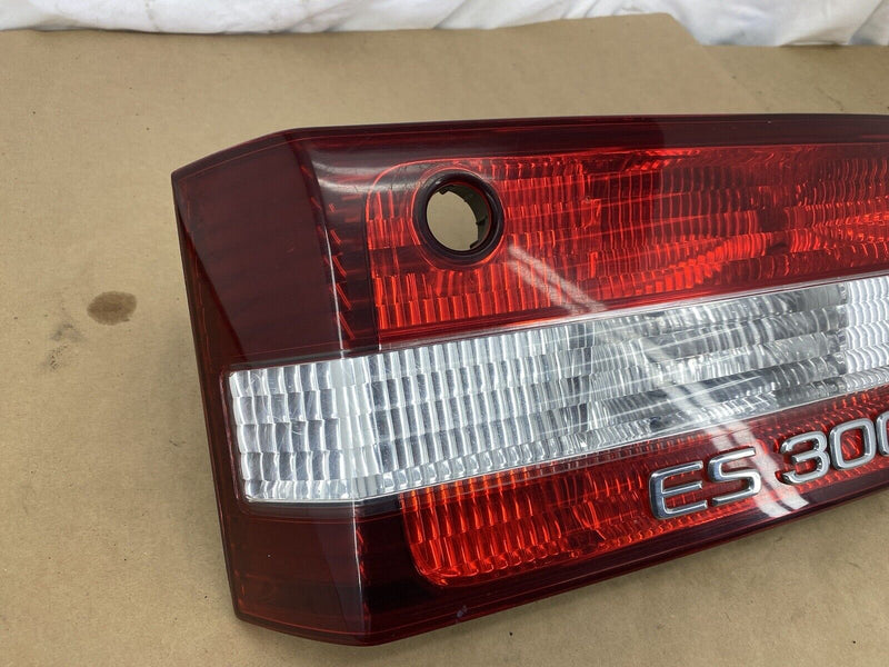 2000-2001 Lexus ES300 Passenger Right Deck Trunk Lid Inner Tail Light OEM #2401E