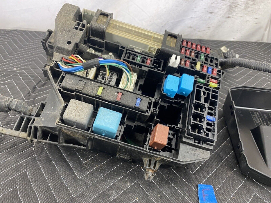 2009-2010 Pontiac Vibe Main Fuse Box Engine Bay ECU Computer Panel OEM #3094E