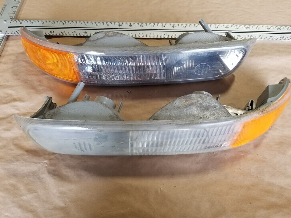 1999-2007 CHEVY 1500 SILVERADO SIERRA OEM DRIVER CORNER LIGHTS L R PAIR #818CN