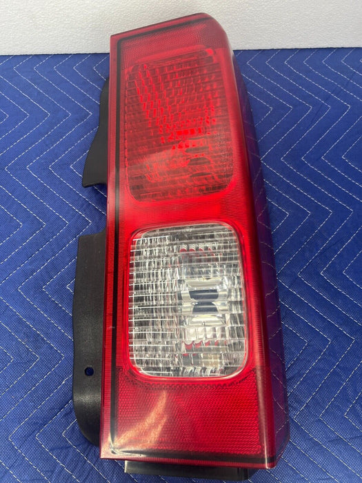 2006-2010 Hummer H3 RH Passenger Right Tail Light Assembly 16532642 OEM #1357EM