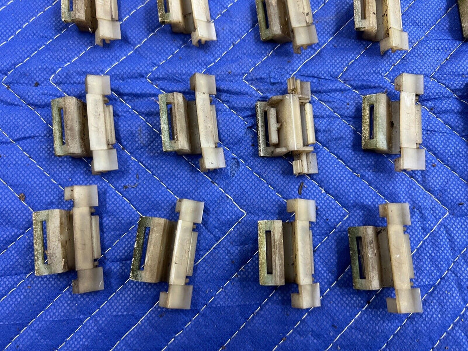 1998-2002 Isuzu Trooper Exterior Roof Trim Clips Fastener Holders OEM #965EM