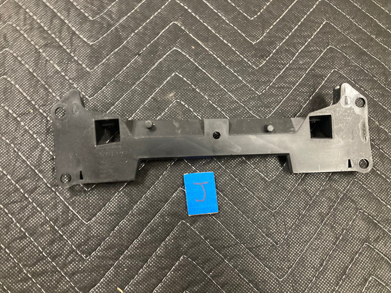 2004-2007 Volvo S60R V70R Center Console To Dash Retainer 9481724 OEM #2894M
