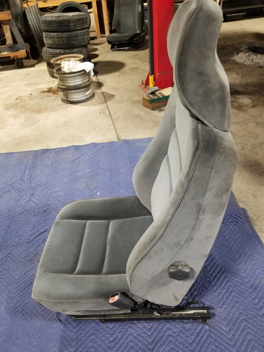 1998- 2000 Volvo V70 V70R Wagon oem Front Grey Cloth Seat non-power #366AN