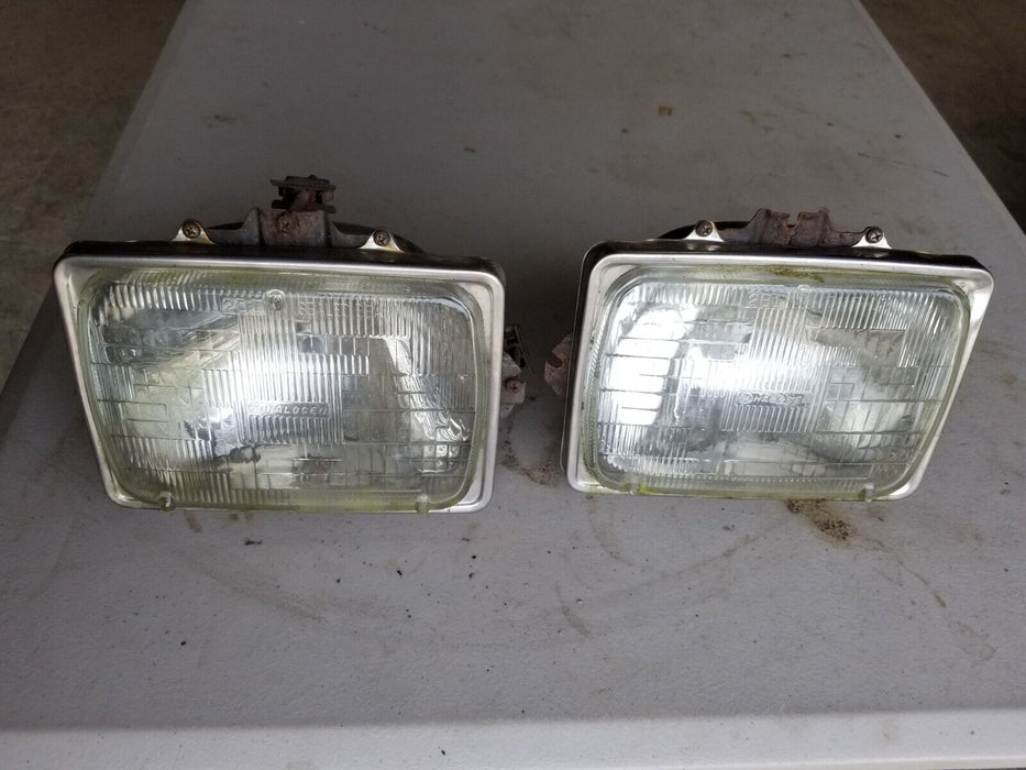 1992-2007 Ford E150 E250 E350 VAN SEALED HEADLIGHT SET PAIR R L  #909CN