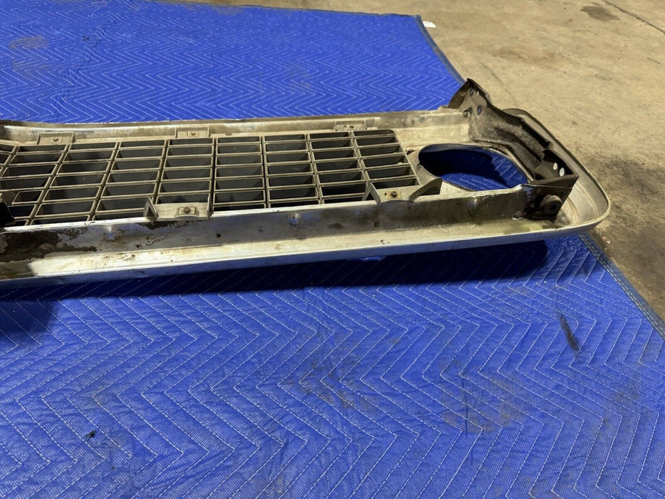 1971-1972 Chevrolet Pickup Truck C10 C20 Complete Grille Blazer OEM NICE #3171E