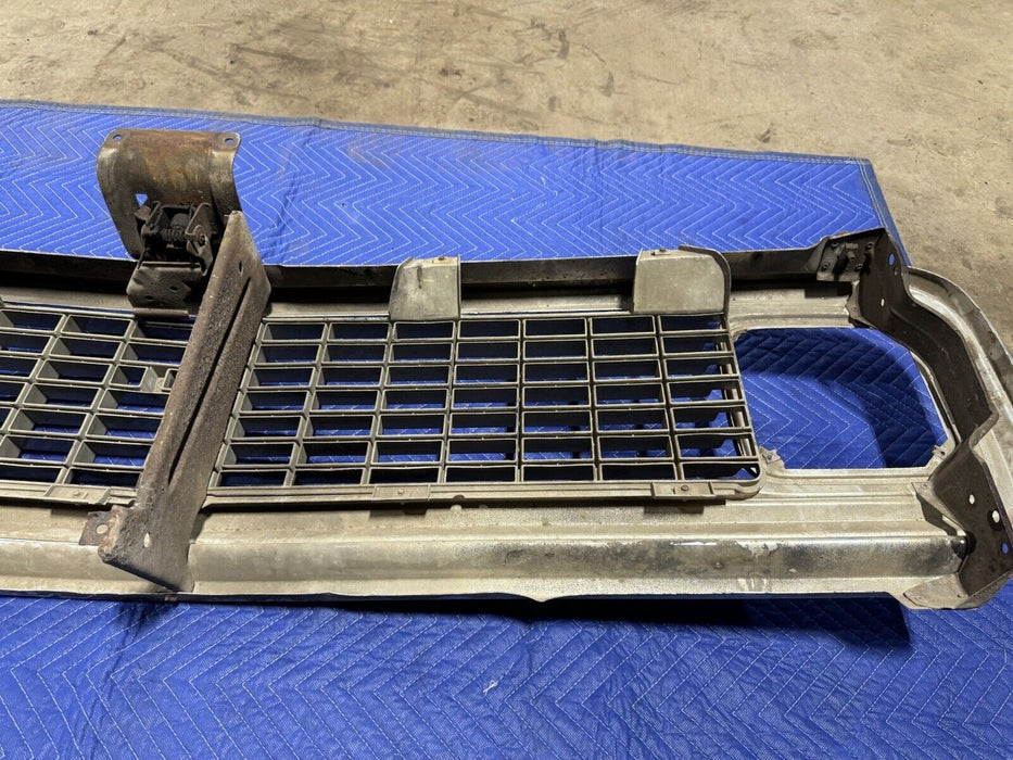 1971-1972 Chevrolet Pickup Truck C10 C20 Complete Grille Blazer OEM NICE #3171E