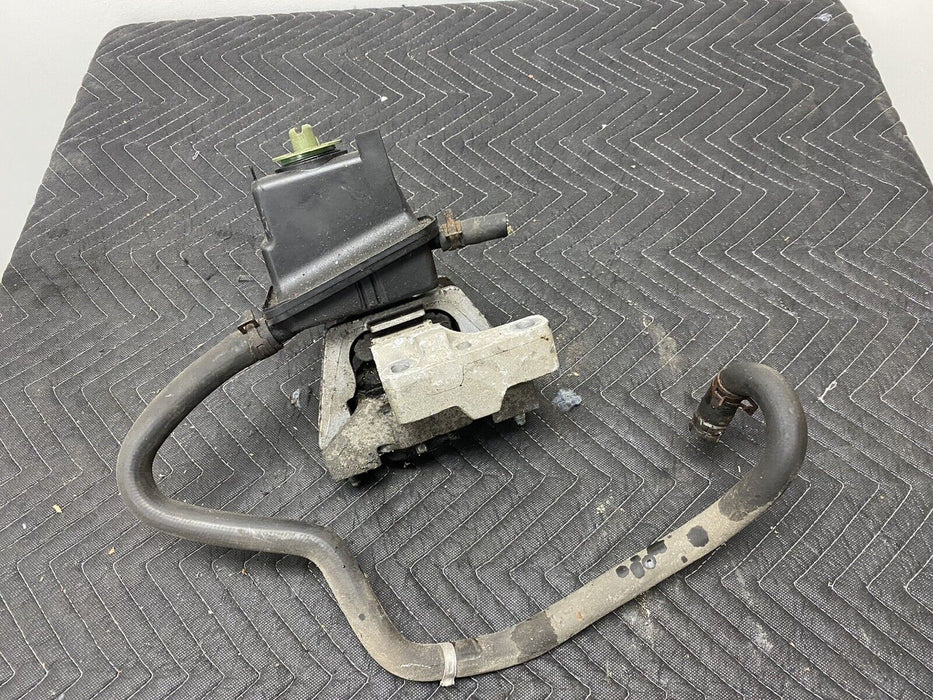 VW Beetle Jetta Golf Right Engine Motor Mount w/PS Reservoir 98-06 OEM #1177E