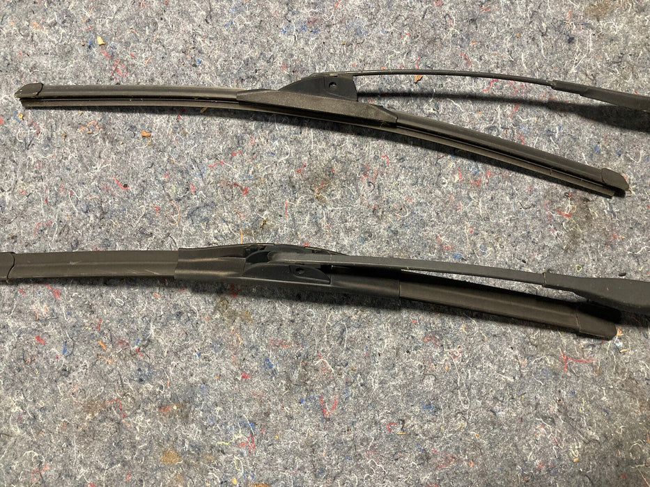 1992-1997 Volvo 850 GLT Windshield Wiper Arms Blades BOSCH OEM #676M