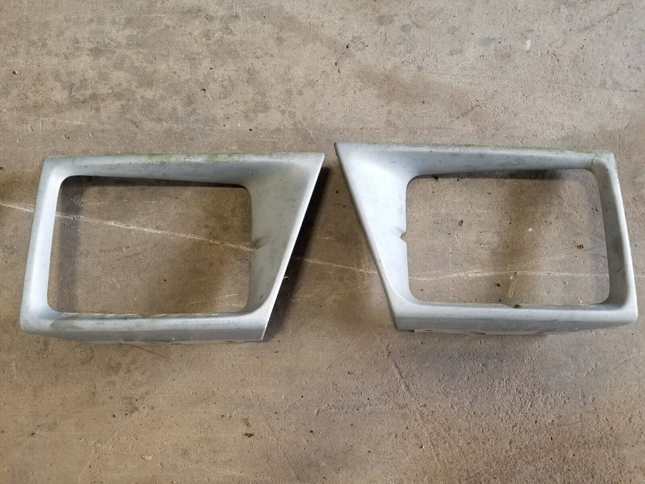 1992-2007 Ford E150 E250 E350 PAIR WHITE HEADLIGHT BEZELS L R LH RH TRIM #928CN