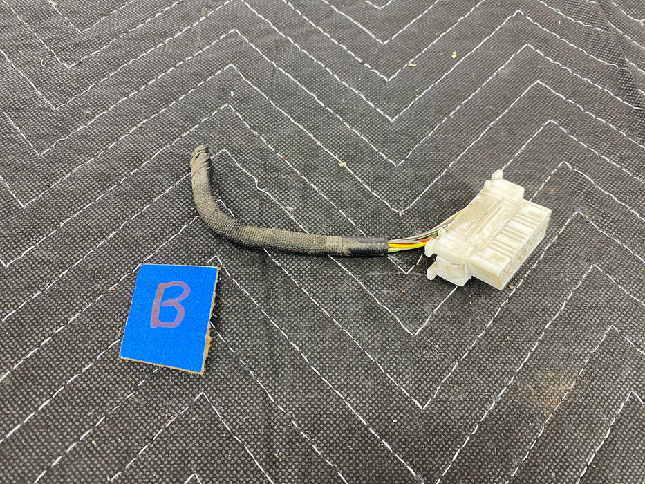 2009-2010 Pontiac Vibe OBD II Port Pigtail Plug Harness End OBDII OEM #3131E