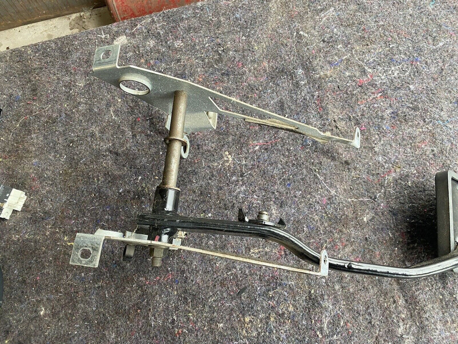 98-00 Volvo V70R V70 S70 Brake Pedal Assembly W/ Bracket & Switch OEM #1628E